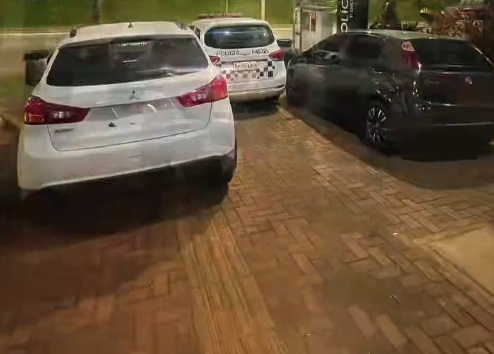 Idoso luta com assaltantes durante tentativa de roubo em Praia Grande; dupla foi detida