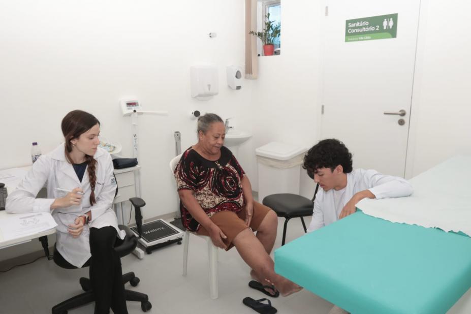 Santos entrega lei orçamentária com investimento recorde à Câmara; veja prioridades