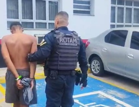 Ladrão quase é linchado por populares após arrancar corrente de mulher em Santos