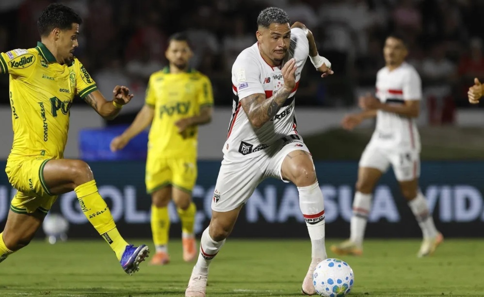 Gol salvador de Luciano dá vitória ao São Paulo e ameniza pressão em Roger