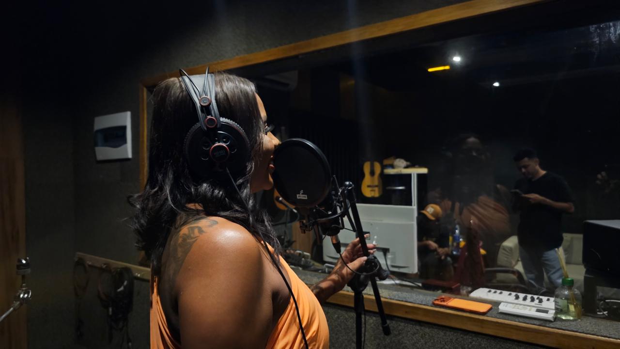 Nos 116 anos da Área Continental de São Vicente, MC Rita relembra origem e sucesso nacional