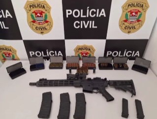 Fuzil é encontrado em apartamento de médico preso por ameaçar companheira em Santos