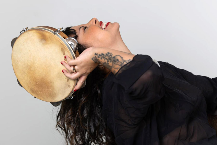 Chorinho no Aquário homenageia Dia da Mulher Sambista com Monna neste feriado prolongado