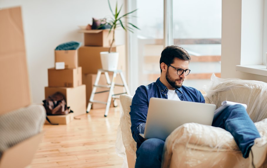 População que mora sozinha mais que dobra no Brasil desde 2012