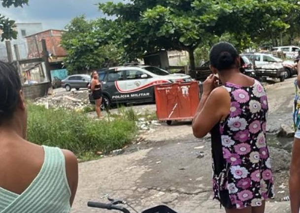 Suspeito de 18 anos é morto durante troca de tiros em São Vicente