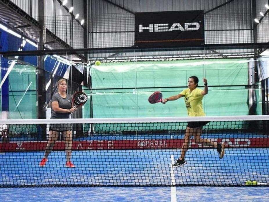 Padel, tênis, beach tennis ou pickleball: saiba onde praticar e quanto custa em Santos