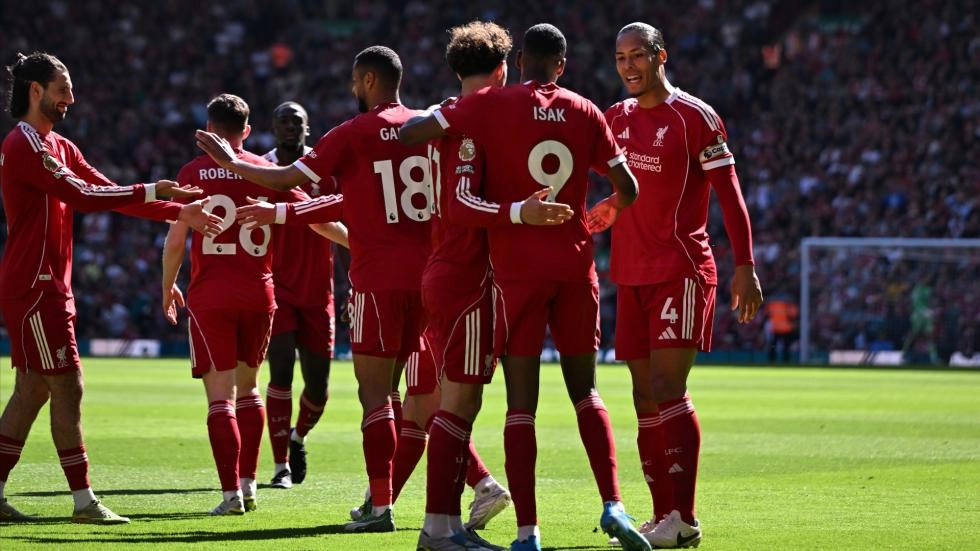 Liverpool vence Crystal Palace em casa por 3 a 1 em jogo com gol polêmico