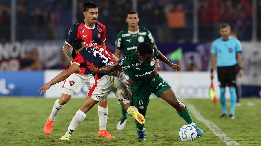 Palmeiras cochila, leva gol contra de goleiro e empata com Cerro na Libertadores