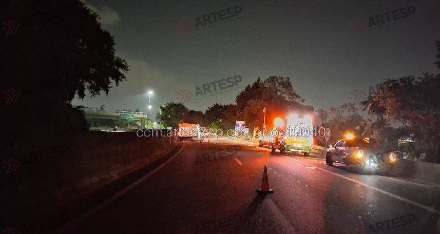 Pedestre morre após pular mureta e ser atropelado por veículo em Cubatão