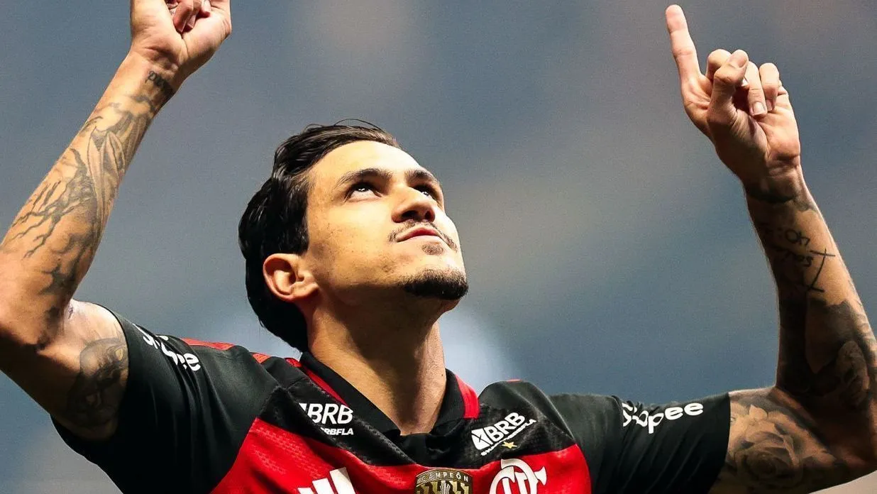 Flamengo passeia com direito a golaço de Plata e amplia crise no Atlético-MG