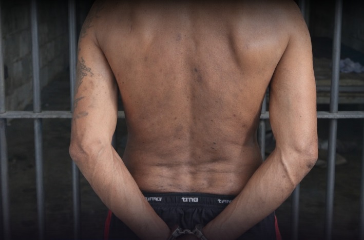 Homem procurado pela Justiça é capturado pela PM após denúncia de ato obsceno em Peruíbe