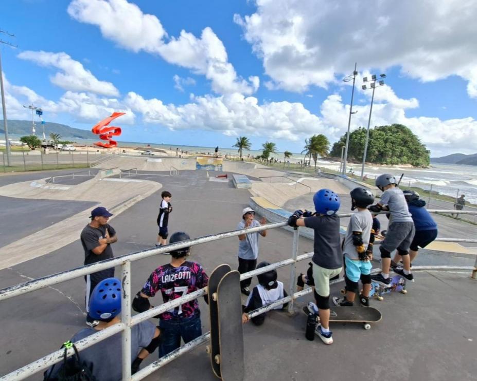 Santos tem aulas de skate gratuitas para jovens