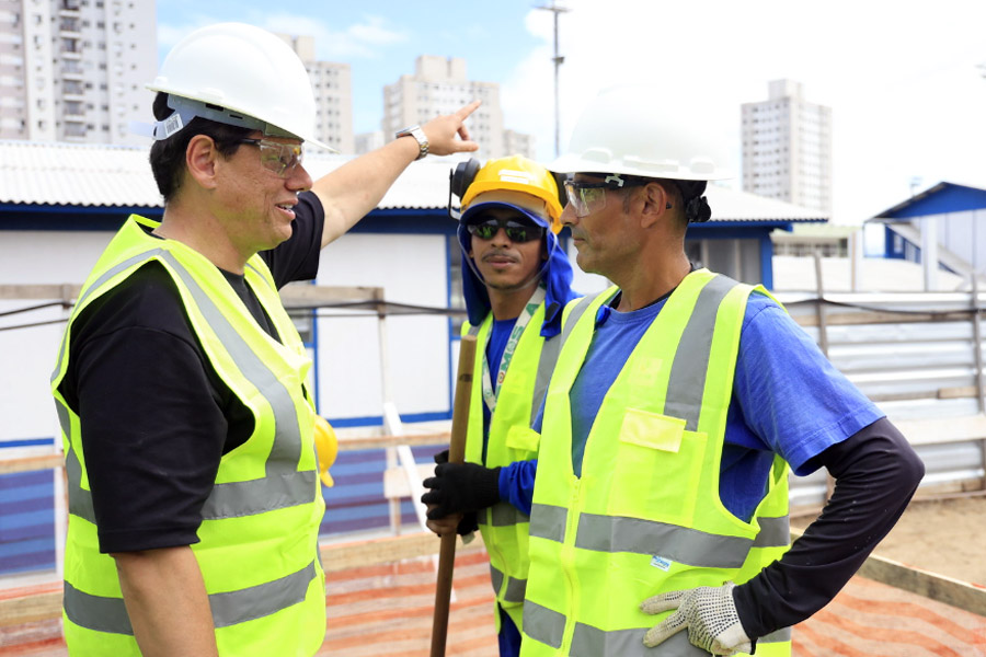 Tarcísio entrega 60 moradias do Parque Palafitas e anuncia ampliação do projeto