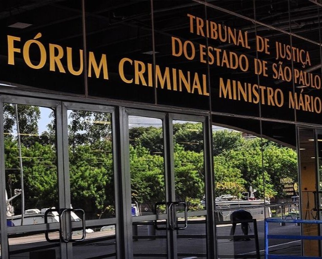 Júri absolve trio acusado de executar oponente no ‘tribunal do crime’