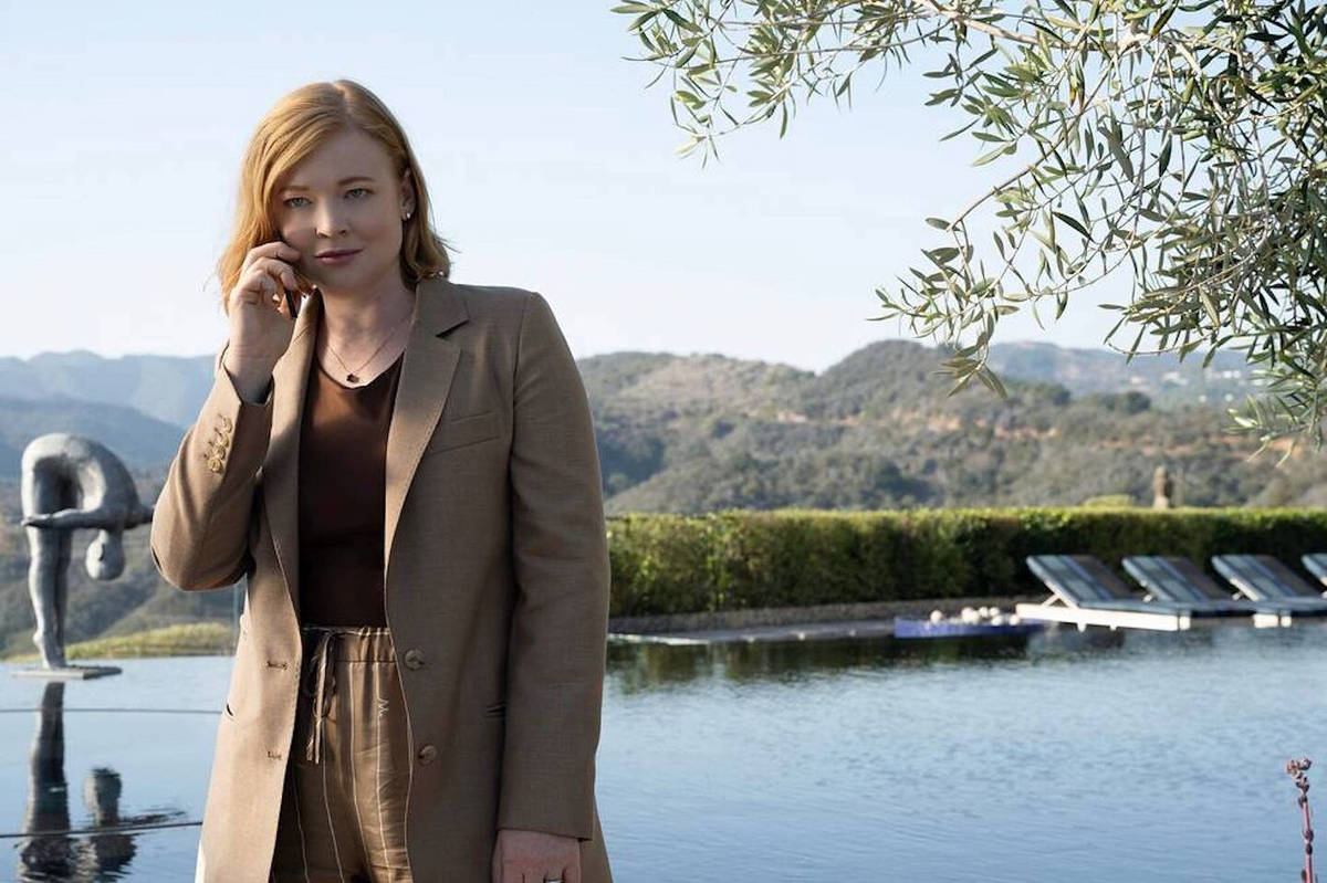 Atriz de 'Succession', Sarah Snook estrelará minissérie de 'Os Passáros', clássico de Hitchcock