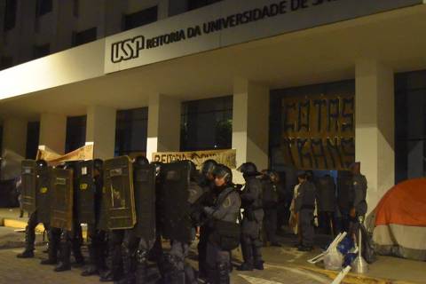 Ação da PM na USP tensiona greve e vira alvo de críticas da comunidade acadêmica