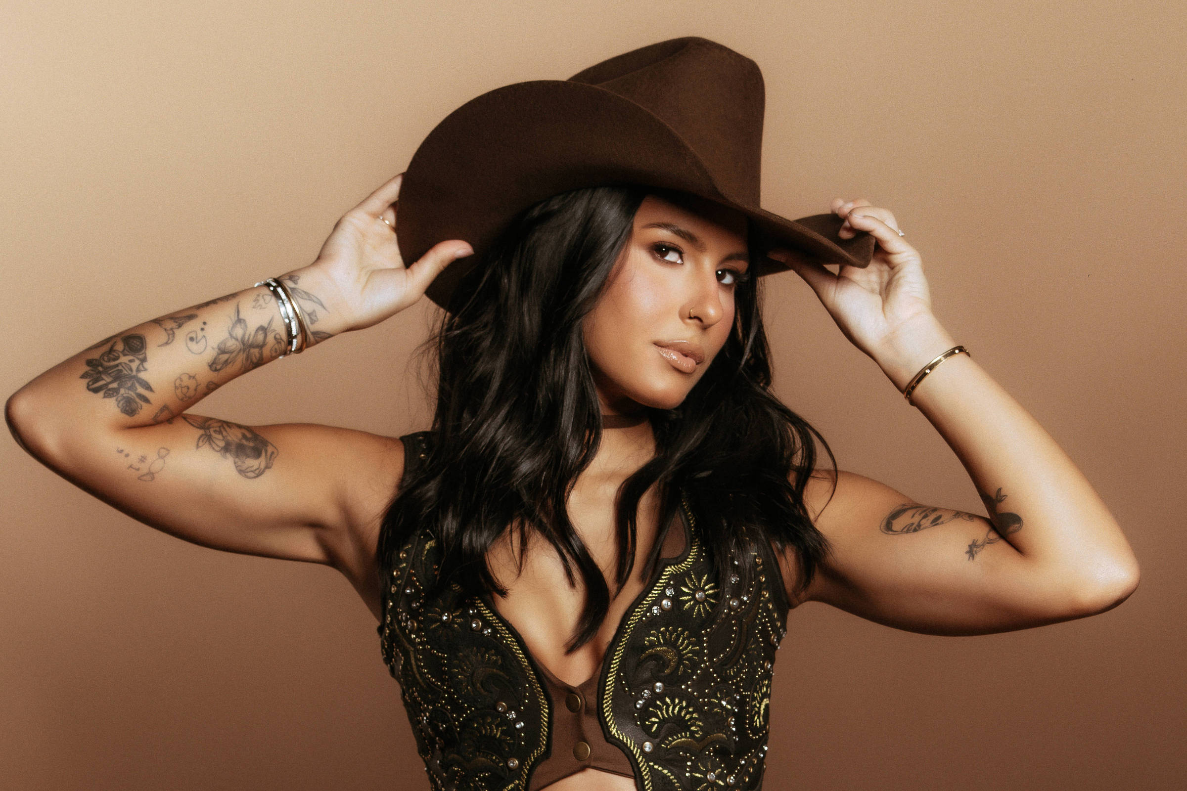 Novo disco 'Fire Arena', de Ana Castela, não faz jus ao talento da cantora