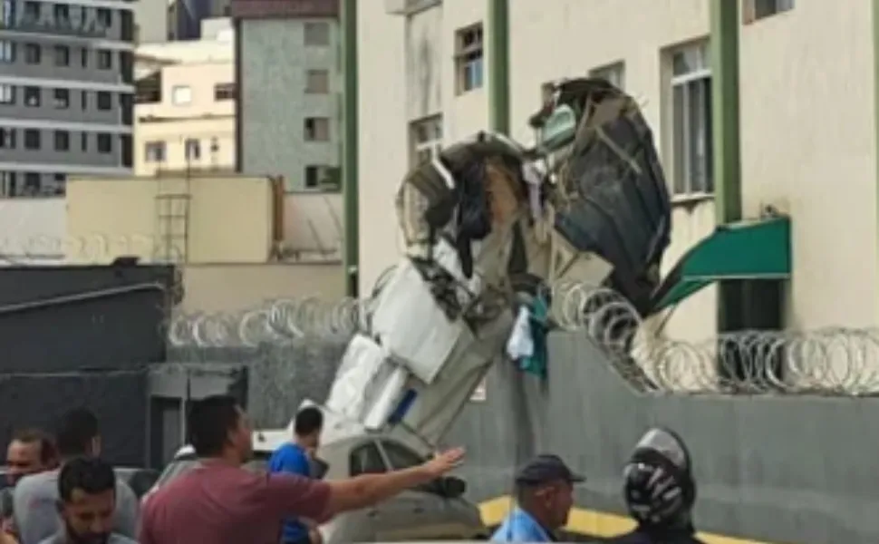 Avião de pequeno porte bate em prédio após decolar e deixa ao menos 2 mortos em Belo Horizonte