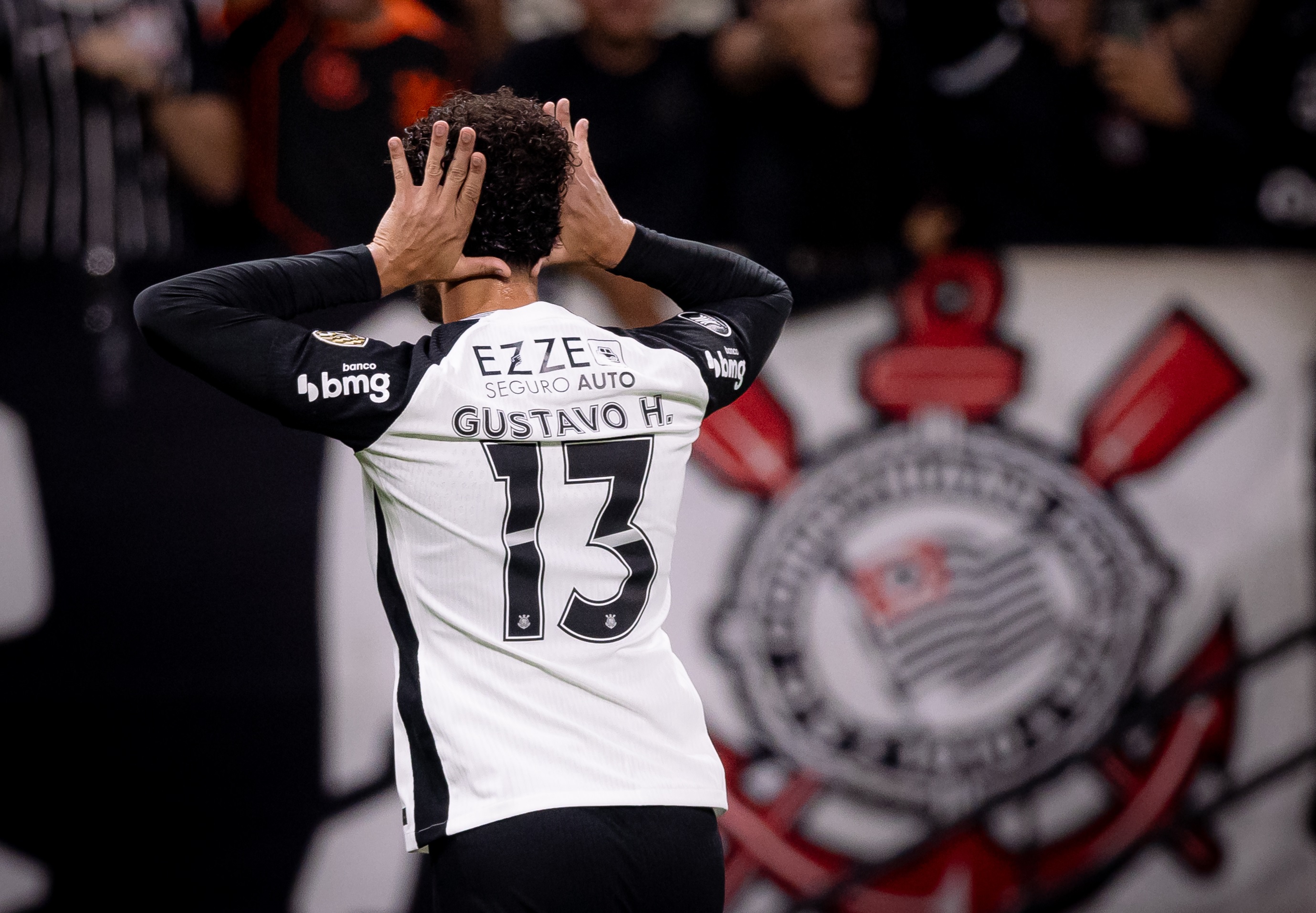 Corinthians de Diniz joga bem, bate Peñarol e encaminha vaga na Libertadores