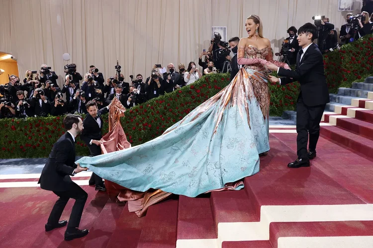 Met Gala 2026: o que é, qual o tema, quem são os anfitriões e quais brasileiras já foram