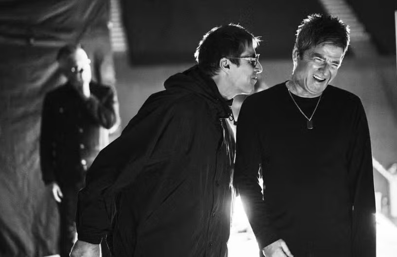 Oasis ganha documentário com primeira entrevista entre os irmãos em 25 anos