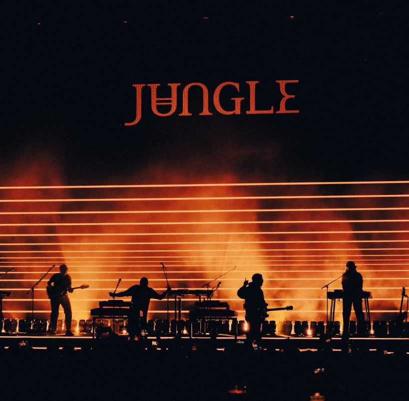 Trio eletrônico Jungle anuncia show único no Brasil em 2027 em São Paulo