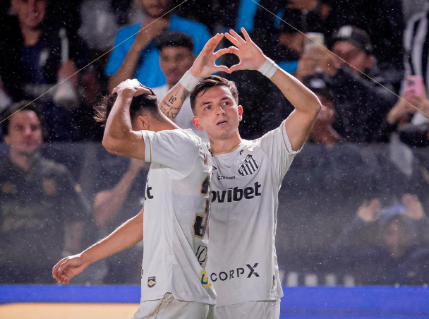 Com Gabigol expulso, Santos vence Vitória por 3 a 1 e alivia pressão