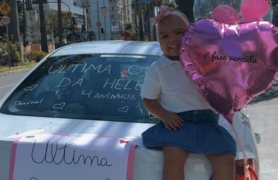 Menina de 4 anos vence a leucemia e ganha festa em celebração a sua última quimioterapia em Santos; VÍDEO