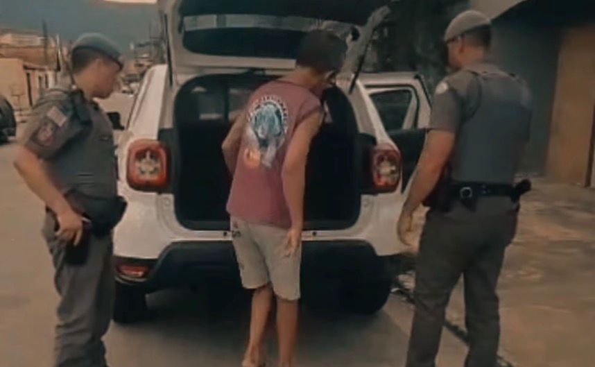 PM prende foragido com pena de 22 anos por estupro de vulnerável em Praia Grande