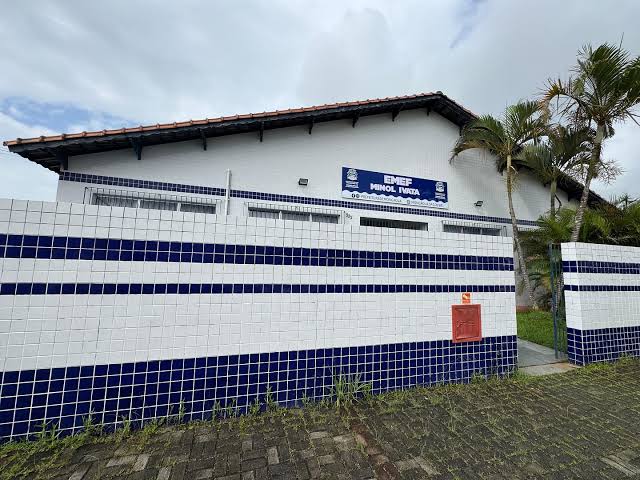 Mãe agride diretora em escola de Mongaguá após ser impedida de deixar filho sozinho em ponto de ônibus