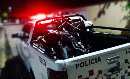 Adolescente em moto furtada sofre queda durante perseguição policial em Mongaguá