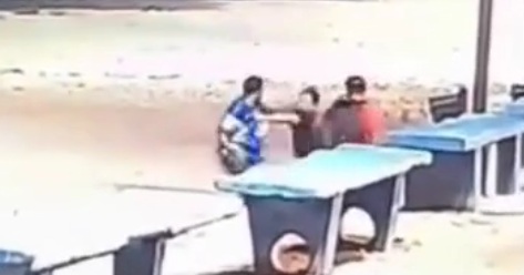 Homem reage a assalto em praia de Guarujá e entra em luta com criminosos; VÍDEO