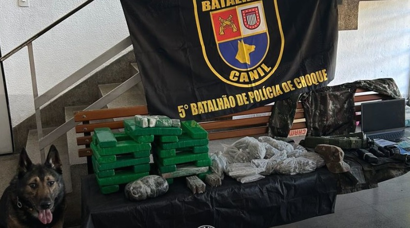 Cão farejador encontra mais de 24 kg de maconha e cocaína durante operação em Cubatão