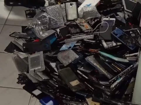 Oito mil celulares são apreendidos e quatro pessoas são presas em operação na Baixada Santista