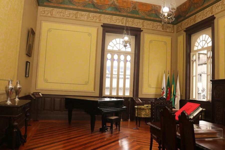 Centro Cultural Português de Santos reinaugura salão histórico após restauração