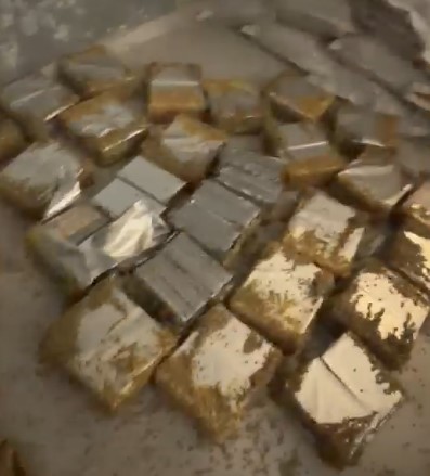 Dois iranianos são presos com mais de 180kg de cocaína em sacas de café em Santos