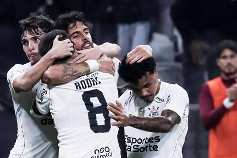 Corinthians abusa de perder gols, mas faz no fim e avança na Copa do Brasil
