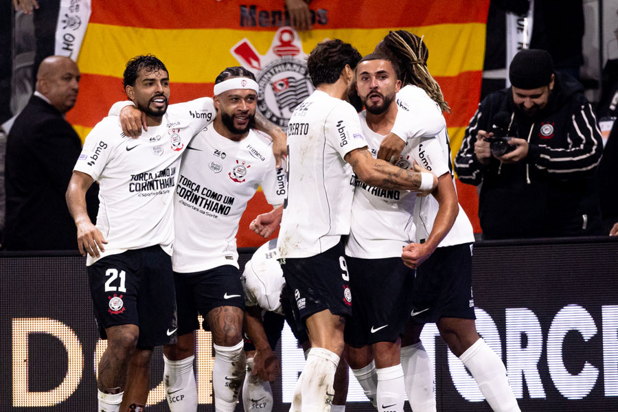 Corinthians vence Atlético-MG com golaço de Zakaria na volta de Memphis