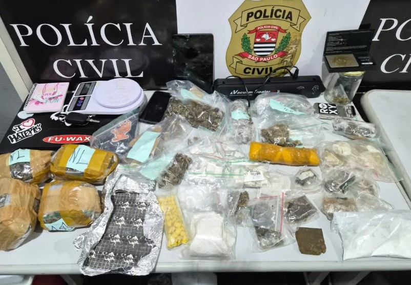 Policiais identificam central de armazenamento de drogas e homem é preso por tráfico em Guarujá