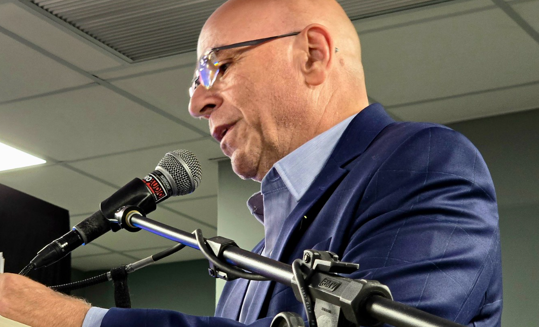 Prefeito Farid Madi anuncia reabertura do IML de Guarujá durante congresso