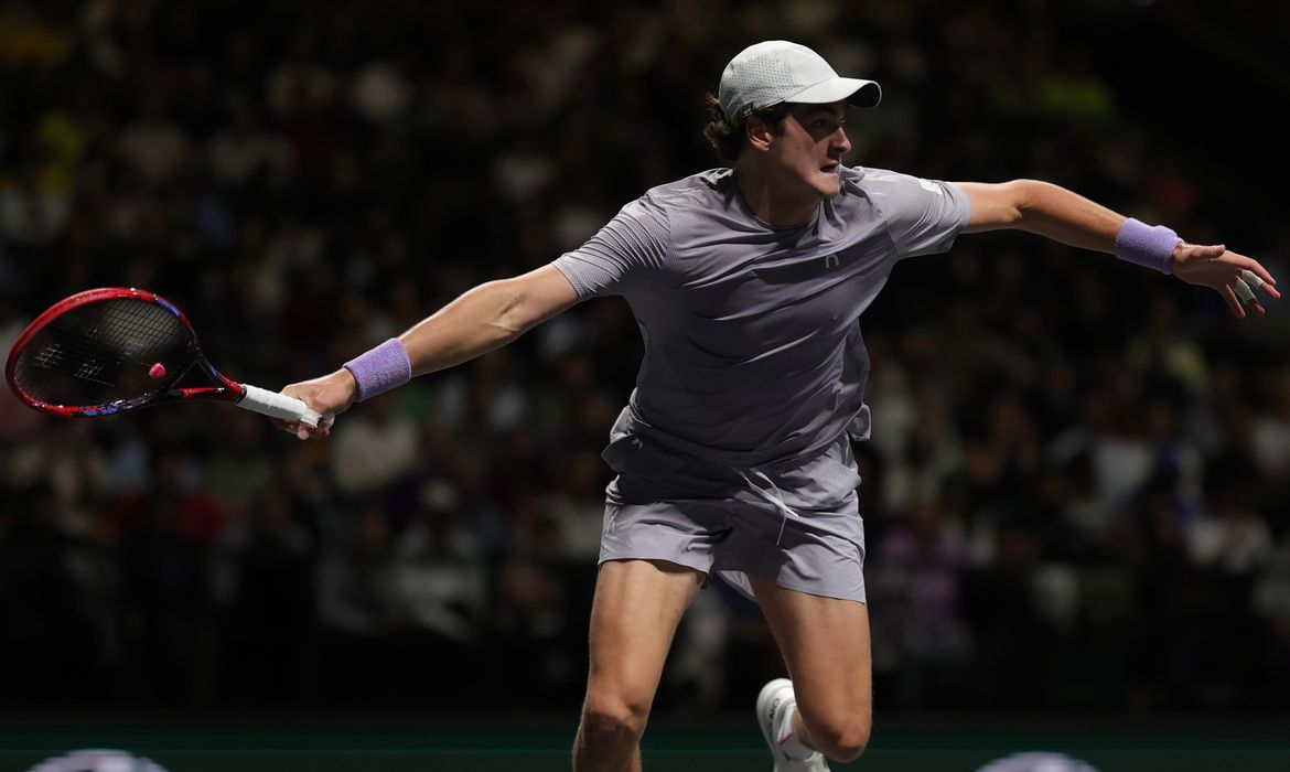 Mensik elimina Fonseca nas quartas de Roland Garros após batalha no terceiro set