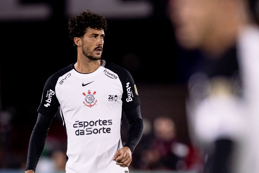 Com gol de Gustavo Henrique no fim, Corinthians arranca empate e fica perto de vaga na Libertadores