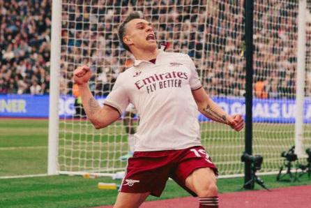 Arsenal bate West Ham, amplia vantagem sobre City e vê título mais próximo
