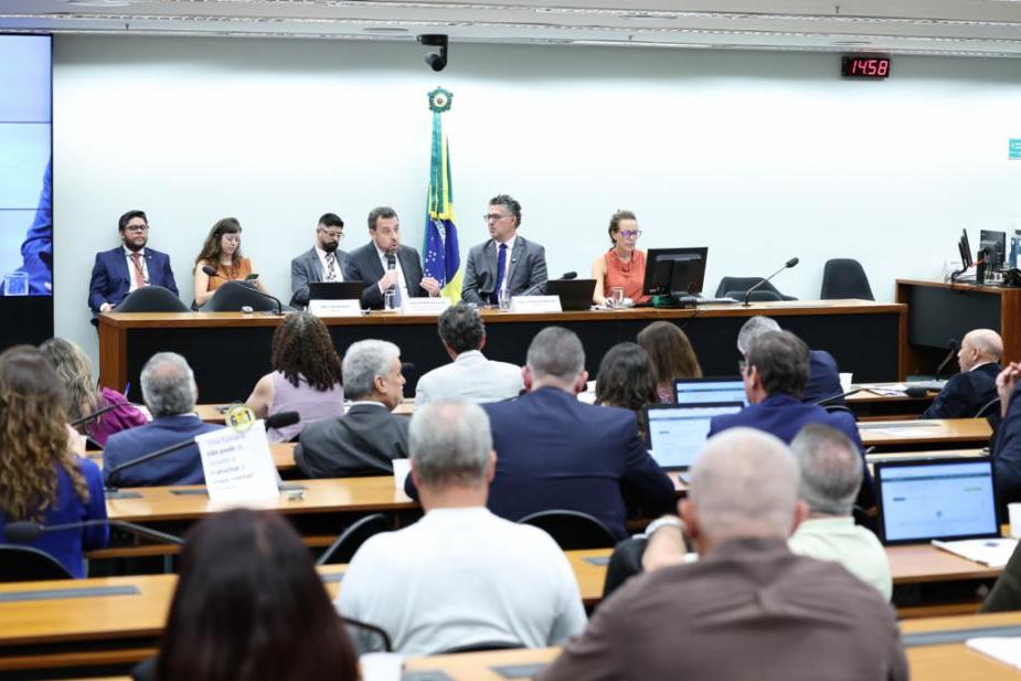 Fim da escala 6x1 deve ser votado na Câmara dos Deputados em 27 de maio
