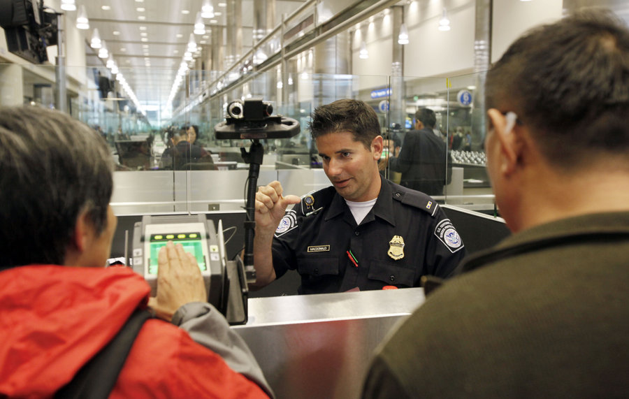 EUA obrigarão estrangeiros a sair do país para pedir green card