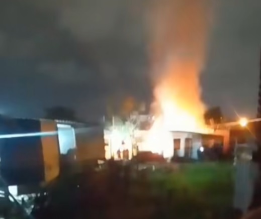 Cinco casas ficam destruídas após incêndio em São Vicente