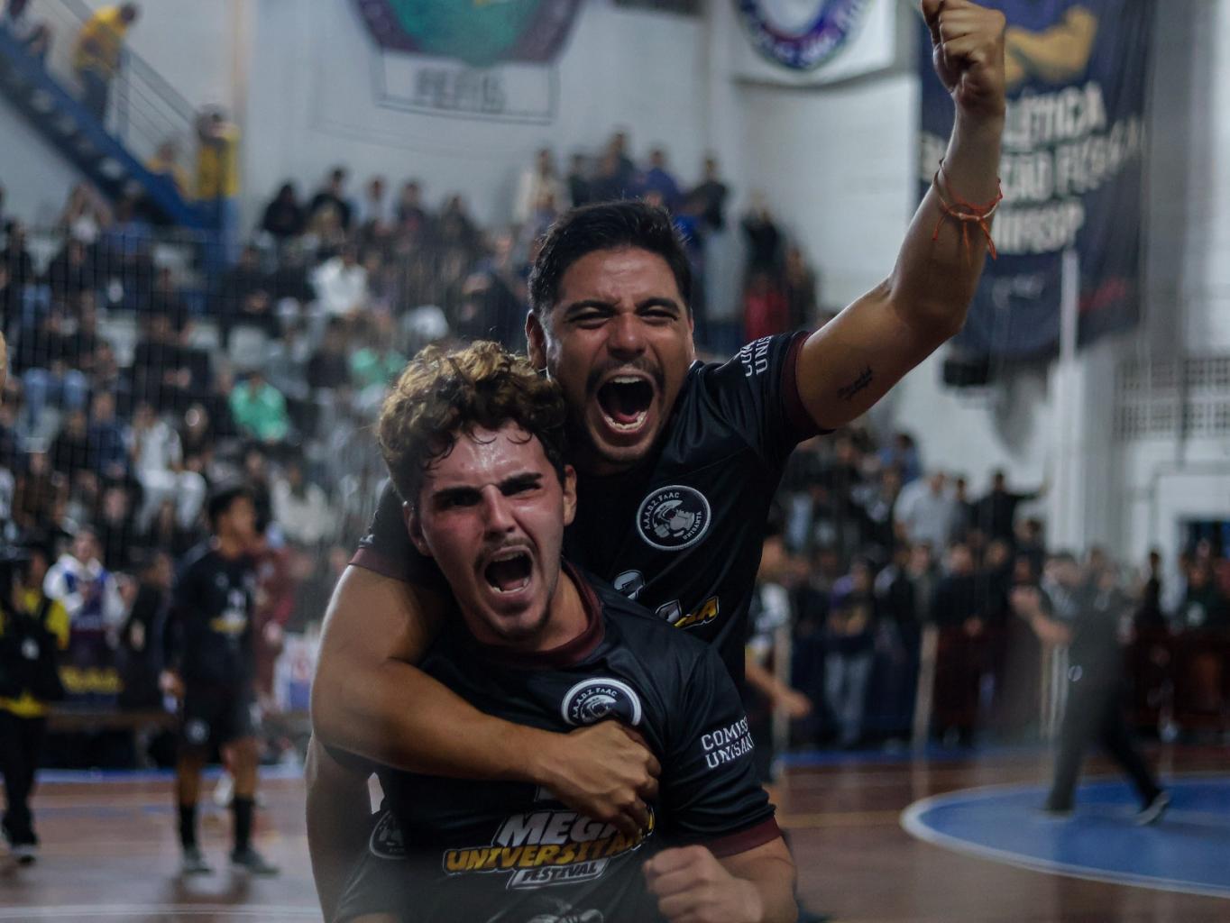 2ª semana dos Jogos da Unisanta começa com goleadas e decisão nos detalhes