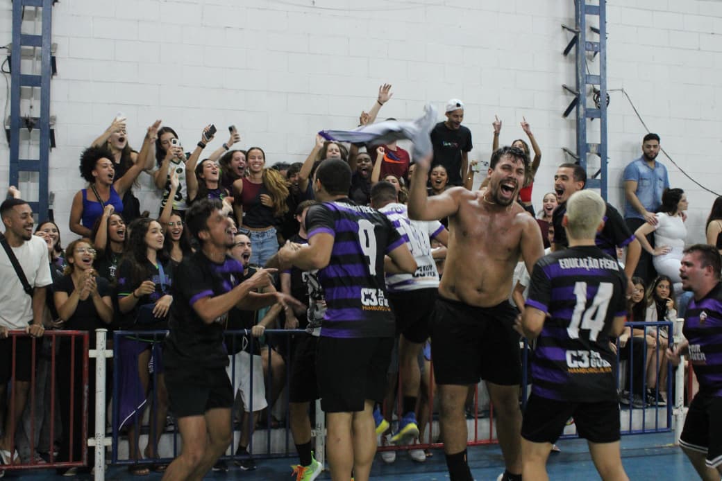 Primeira noite dos Jogos da Unisanta tem goleadas e placares elásticos