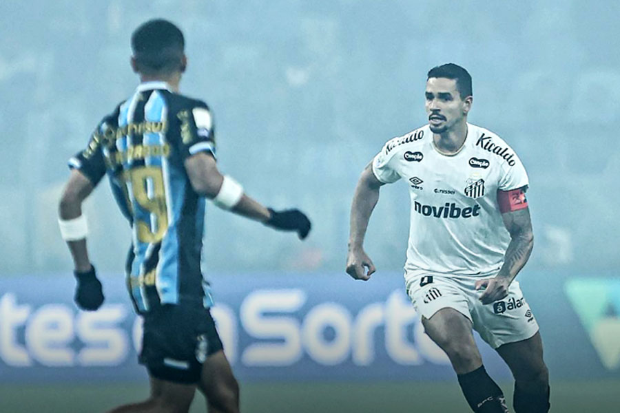 Santos fica duas vezes na frente, mas toma virada do Grêmio e entra na zona do rebaixamento