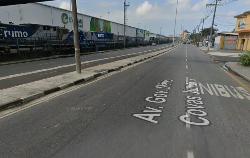 Motociclista morre após perder controle do veículo e colidir com poste em Santos